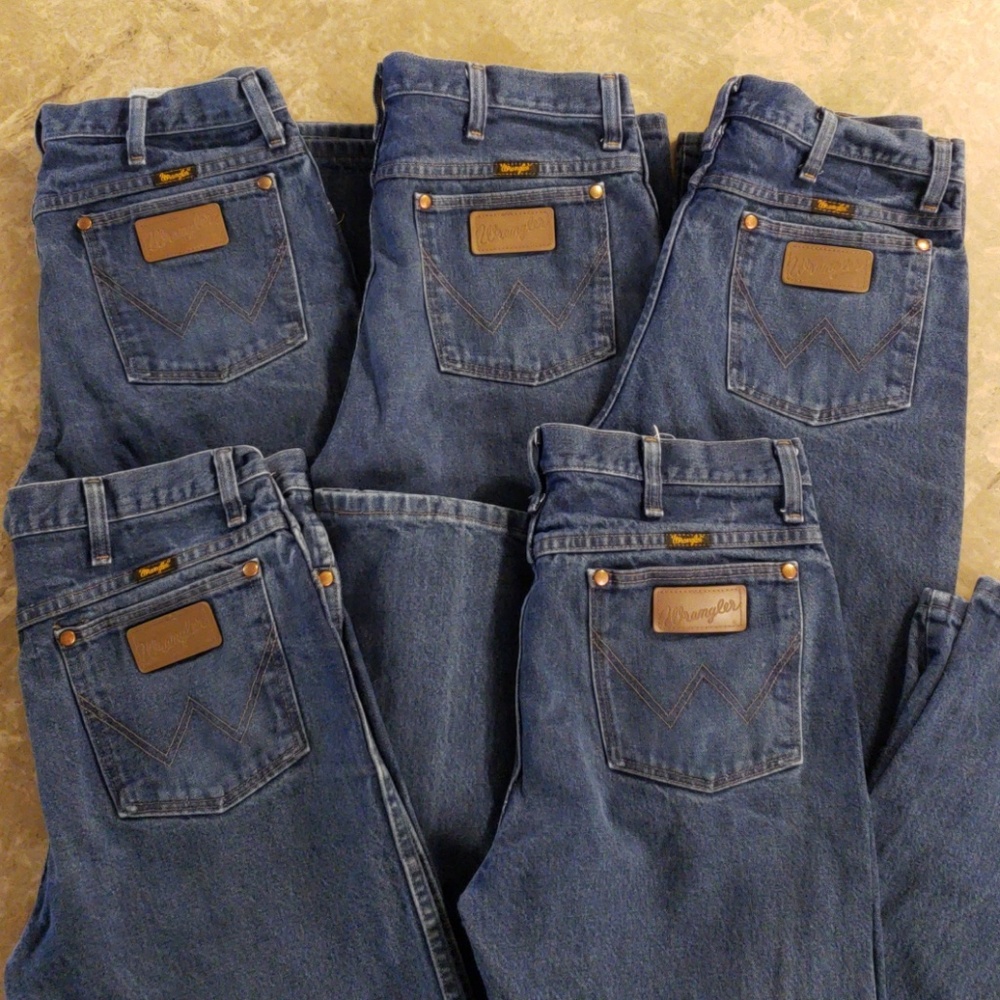 Mens Wrangler 32x32 cowboy slimcut jeans.